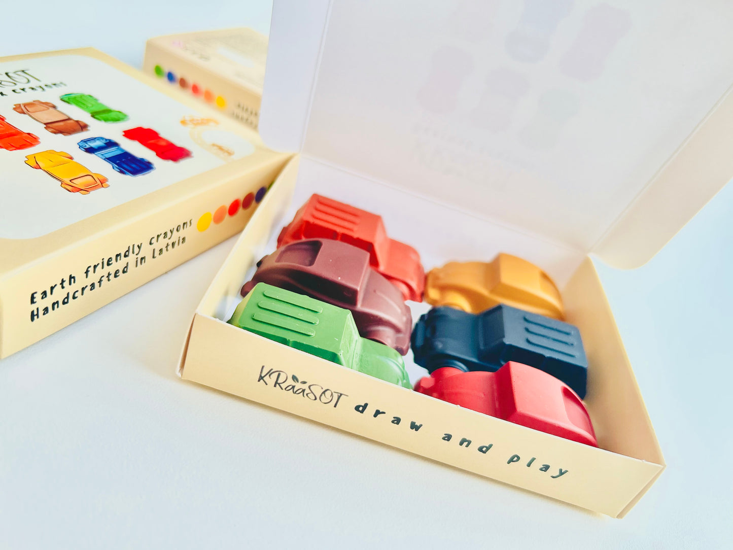 Mākslinieka komplekts | AUTOMAŠĪNU krītiņi + 8 krāsu akvareļu komplekts