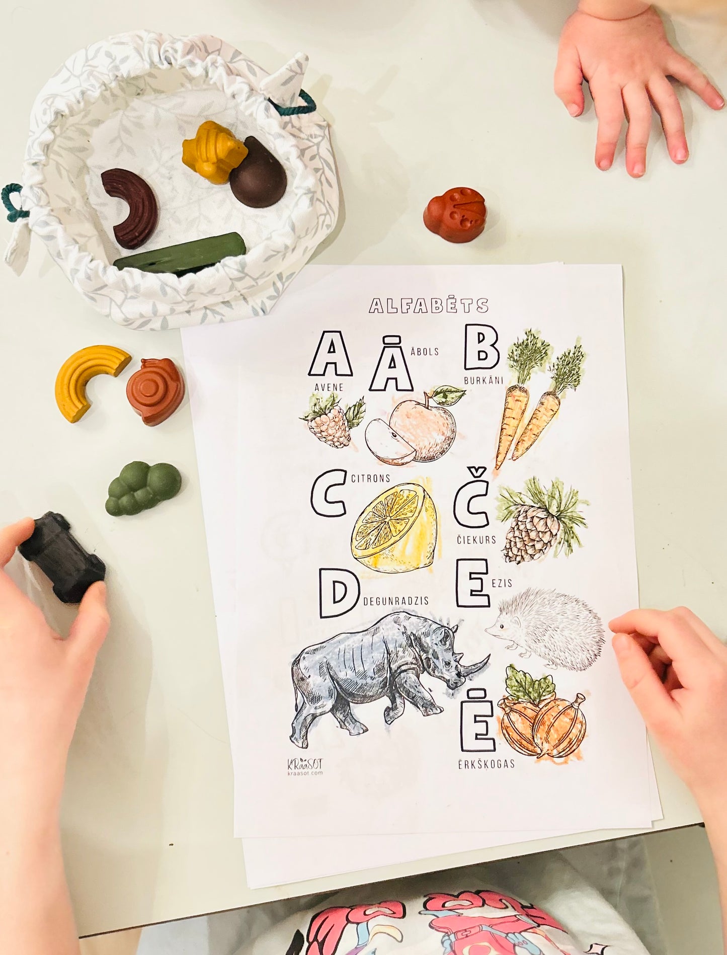 Latviešu valodas alfabēta krāsojamās lapas | Printējams PDF bērniem