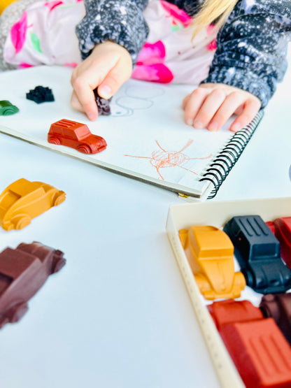 Mākslinieka komplekts | AUTOMAŠĪNU krītiņi + 8 krāsu akvareļu komplekts